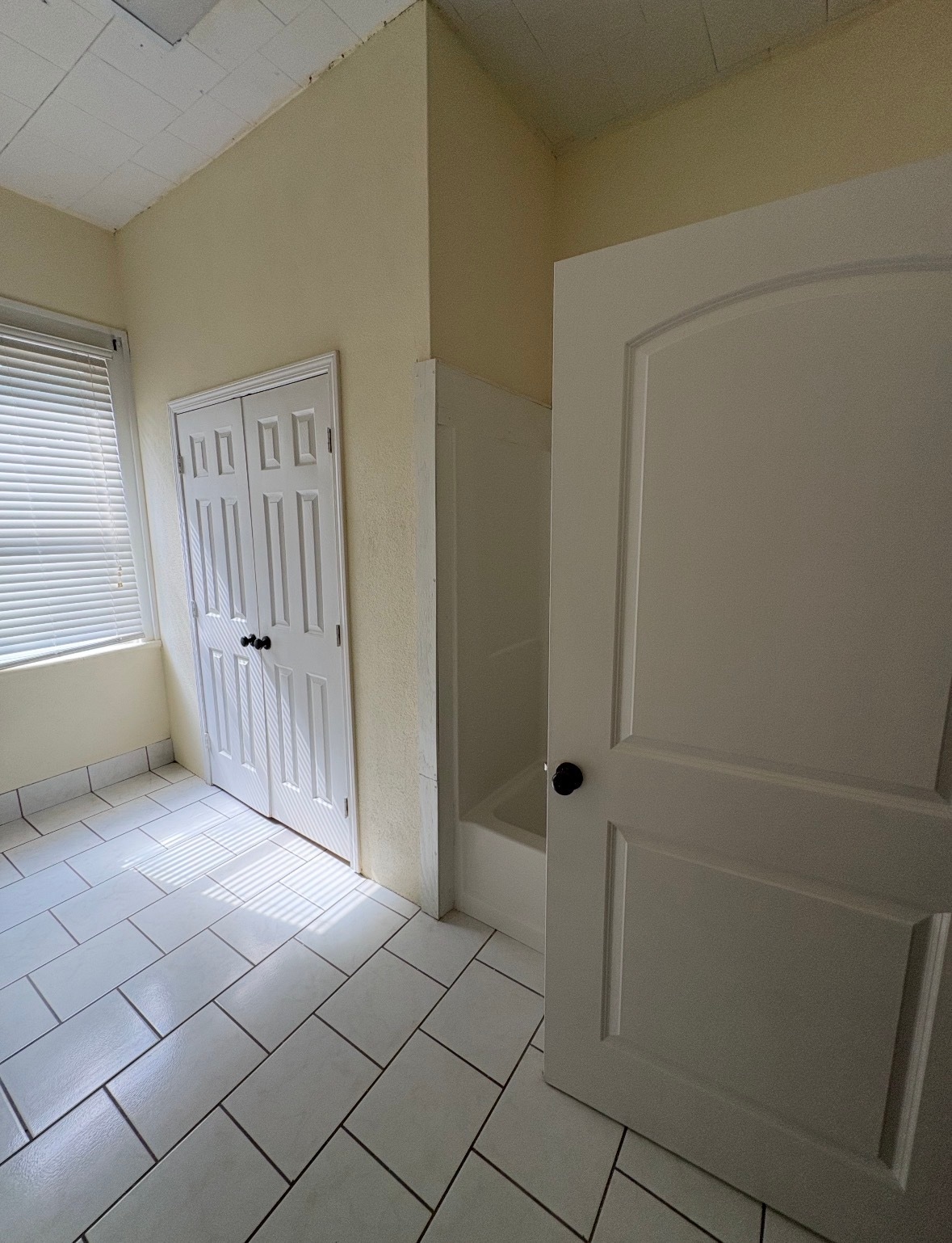 Bath / Washer Dryer Room - 6322 N Bayou Black Dr