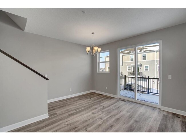 Building Photo - 855 Roselyn Dr