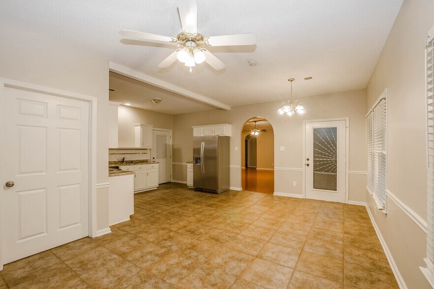 Building Photo - 8853 Dewberry Ln
