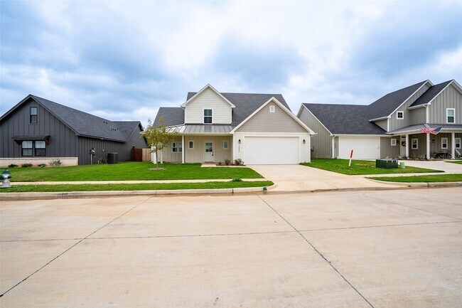 Building Photo - 2044 Salina Cir