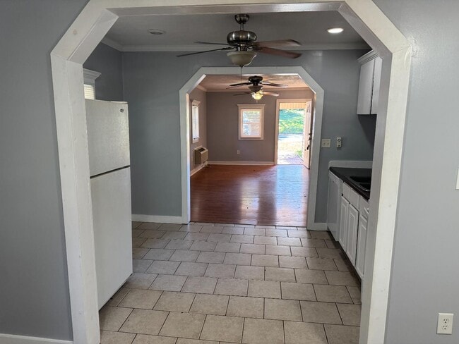 Building Photo - 608 Wilson Ave