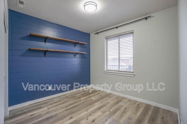 Building Photo - 13010 NE 24th Cir