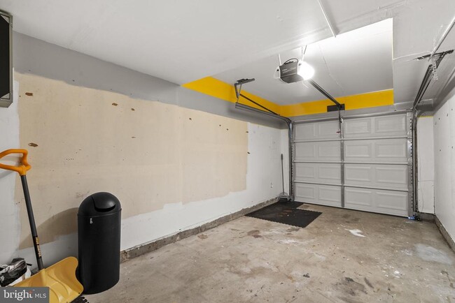 Building Photo - 3811 Ernst Dr