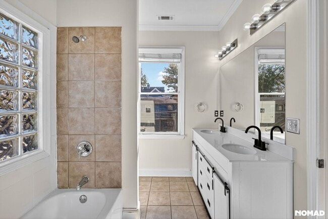 Building Photo - 237 Crumley St SW