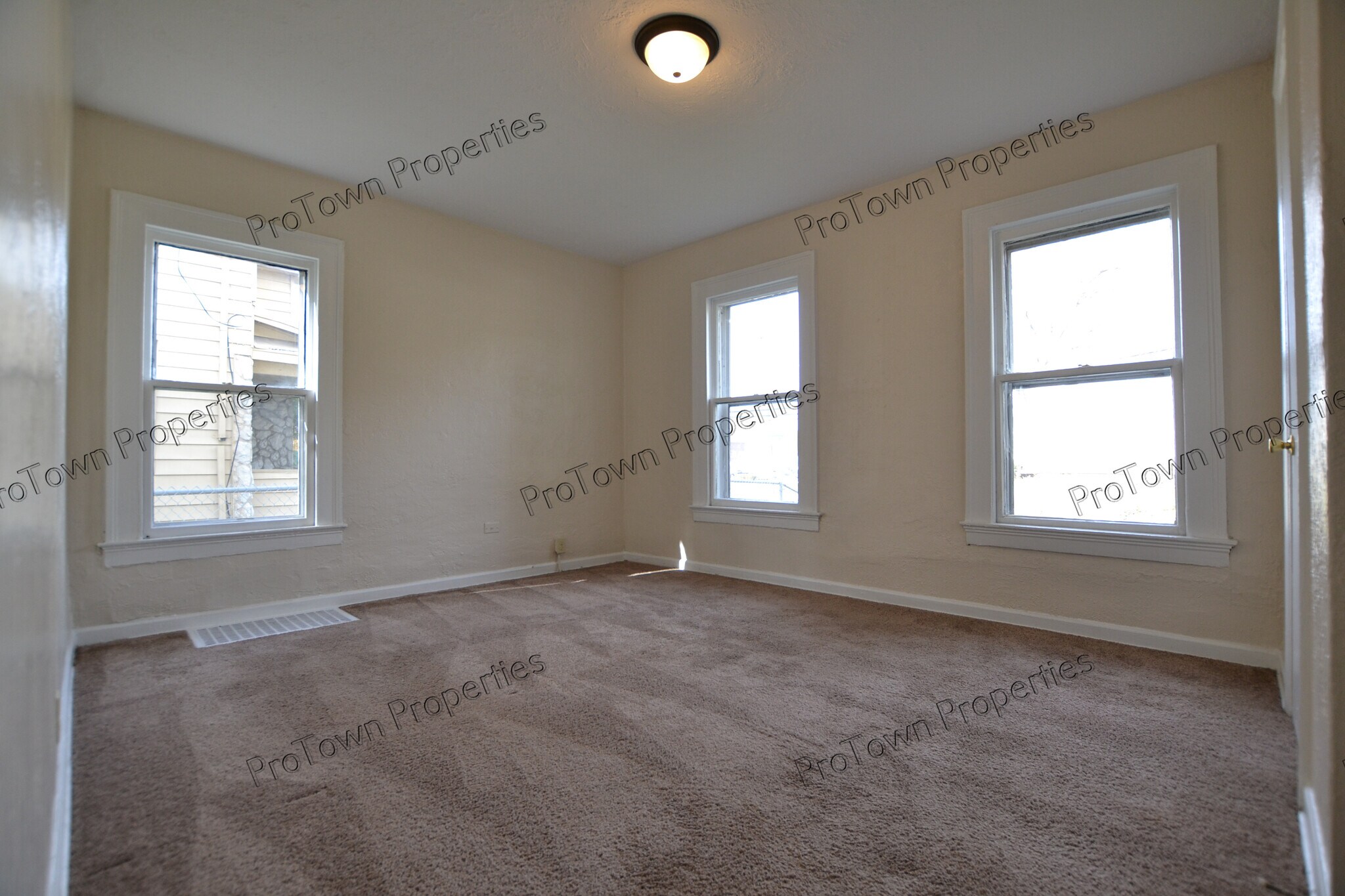 Building Photo - 10 5th Ave