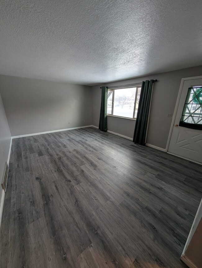 Building Photo - 277 W 600 S