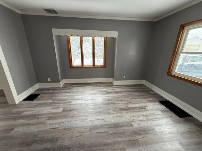 Building Photo - 608 Cooper Ave