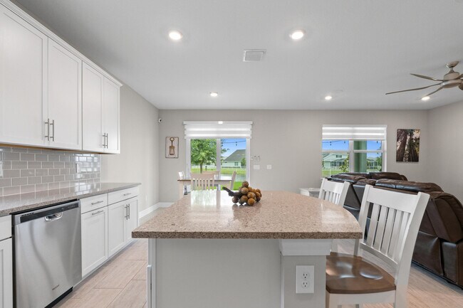 Building Photo - 10454 SW Captiva Dr