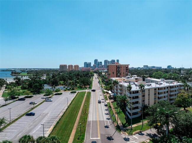 Building Photo - 1200 N Shore Dr NE