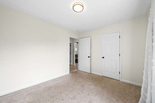 Building Photo - 602 Artic Ave