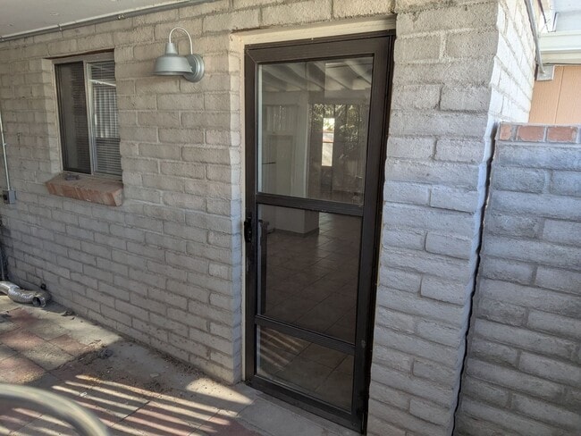 Building Photo - Triplex - 2 Bedroom and 1 Bath Unit