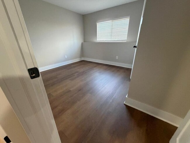 Building Photo - 9418 E Chris St