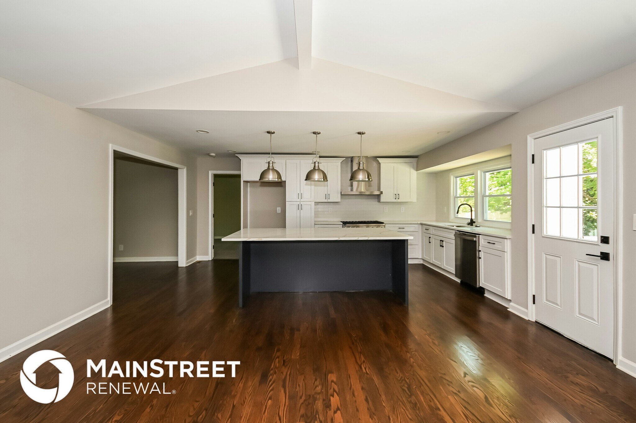 Building Photo - 2448 Kingsley Dr NE