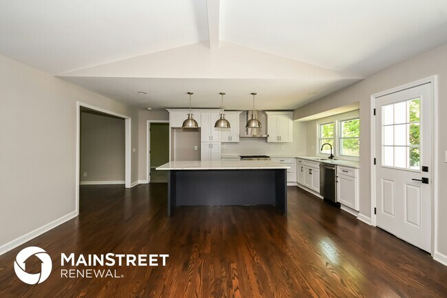 Building Photo - 2448 Kingsley Dr NE