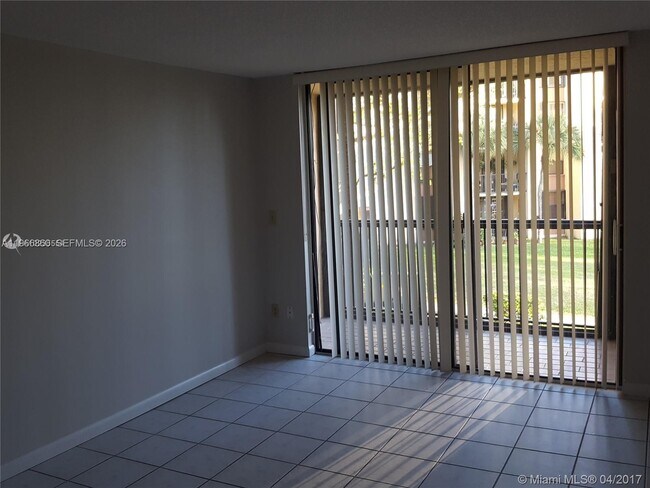 Building Photo - 14601 N Kendall Dr