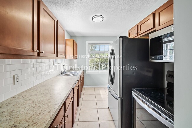 Building Photo - 8057 Oakwood St