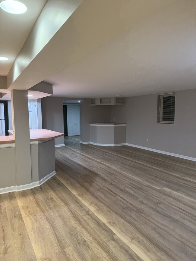 Building Photo - 9515 Railroad Ave