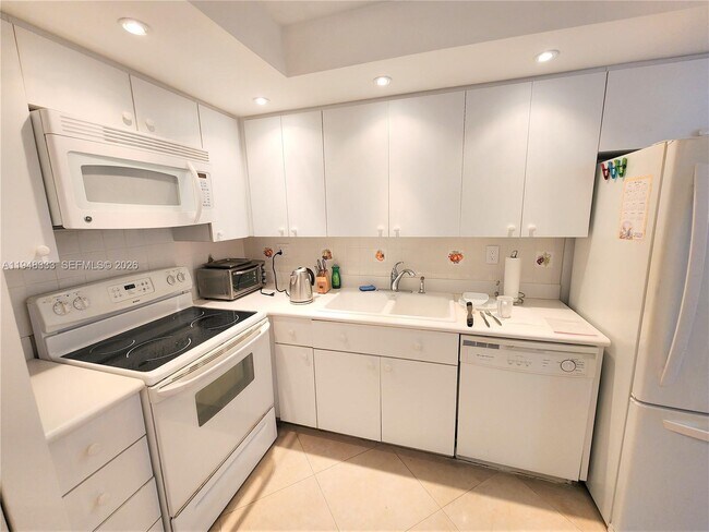 Building Photo - 290 174th St