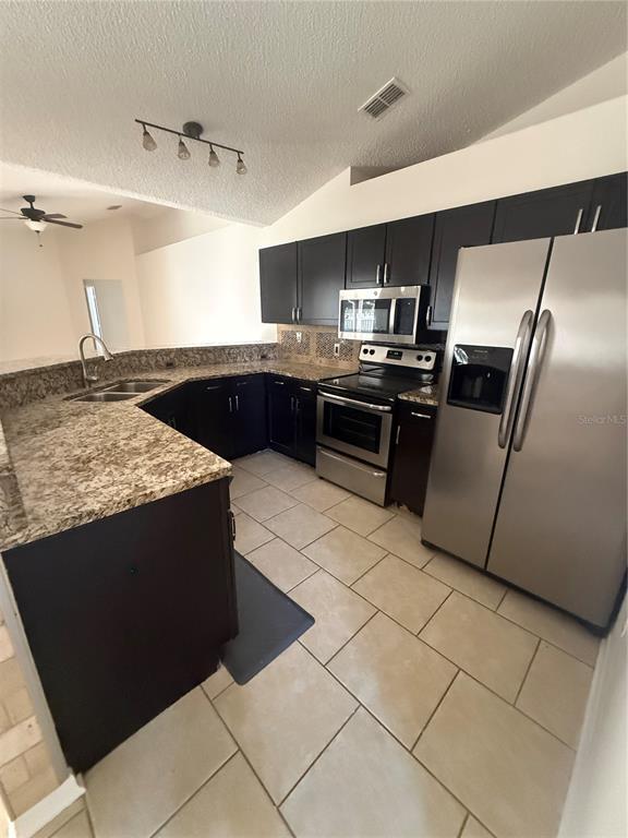 Building Photo - 36 Firethorn Ln