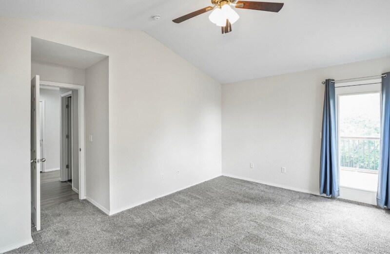 Building Photo - 330 Eagle Dr