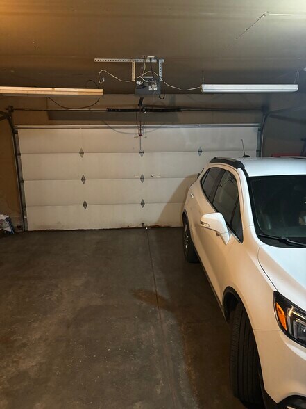 Building Photo - 2059 Schanock Dr