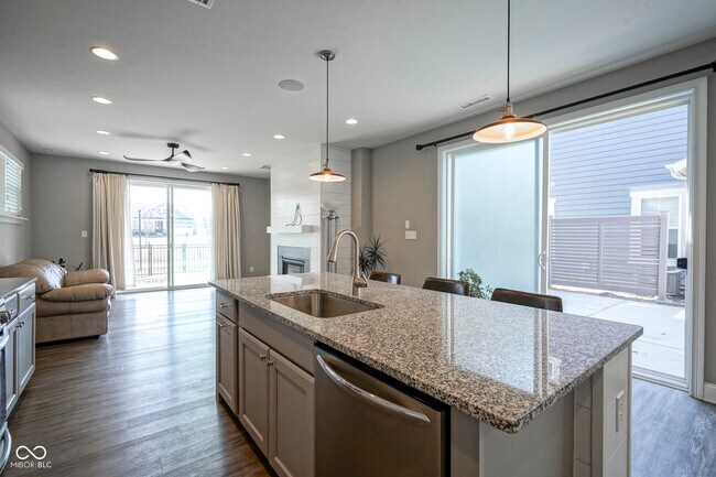 Building Photo - 7228 Broadacre Ct