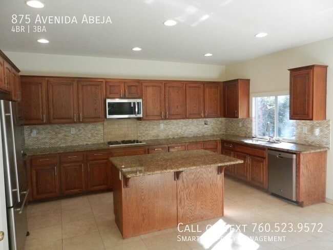 Building Photo - 875 Avenida Abeja