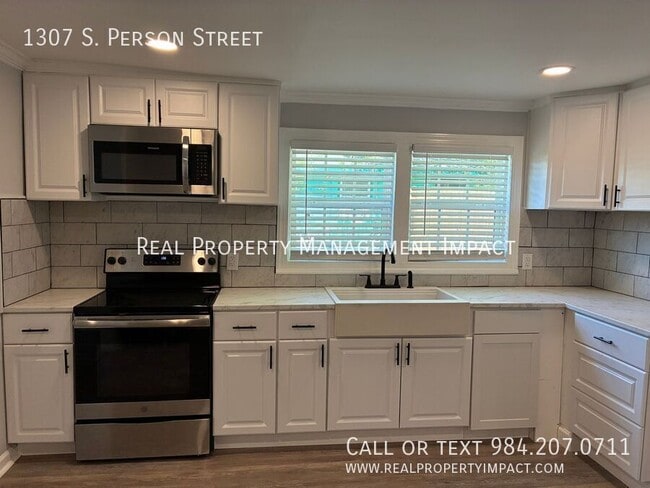 Building Photo - 1307 S Person St