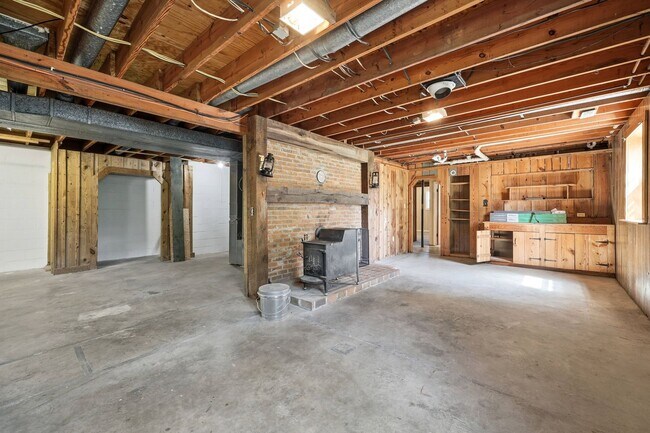 Building Photo - 5757 Heards Mountain Rd