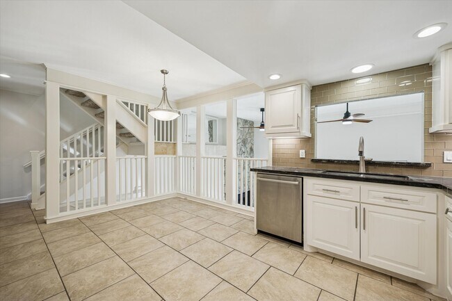 Building Photo - 4706 Post Oak Timber Dr