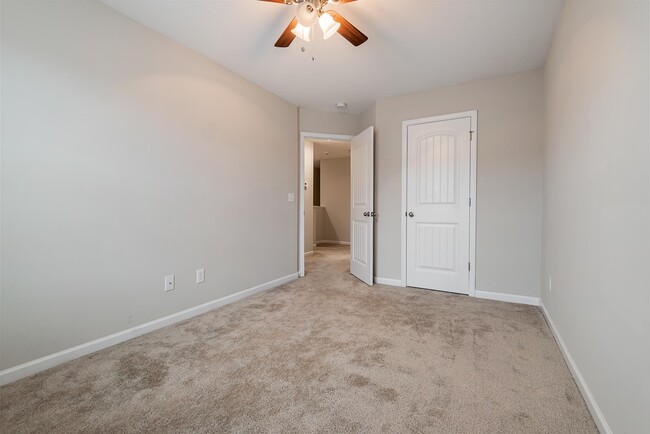 Building Photo - 426 Irving Way