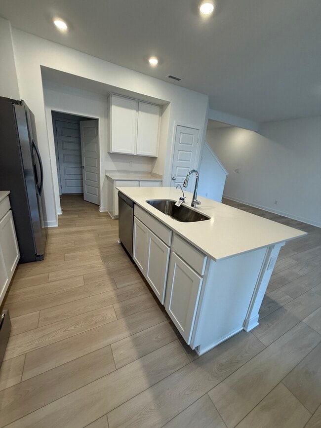 Building Photo - 15138 Farrington Rd