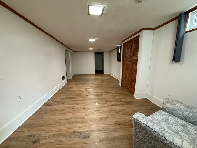 Building Photo - Charming 3 Bed, 1 Bath Home in Quiet Bette...