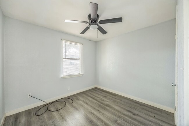 Building Photo - 2 Bedroom Apt in Brownsville, TX