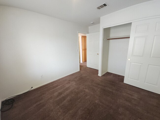 Building Photo - Two story in well established Las Vegas neighborhood