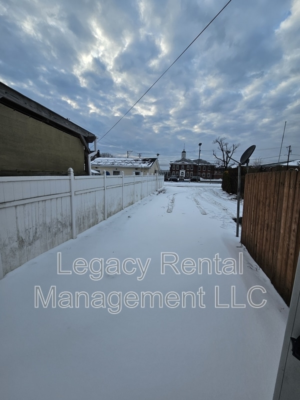 Building Photo - 156 Washington St