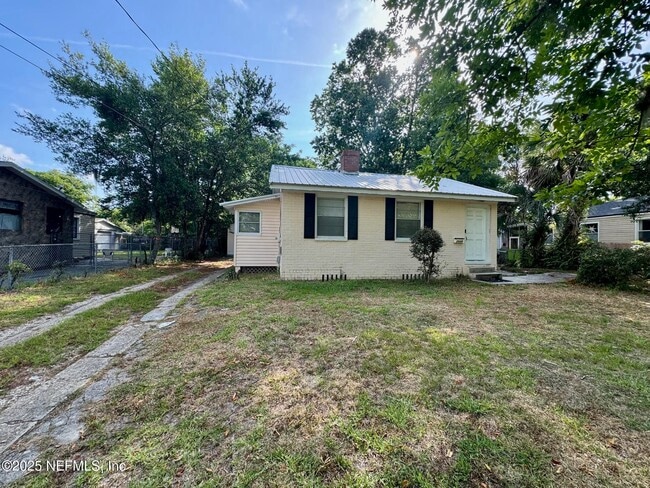 Building Photo - 2649 Lake Shore Blvd