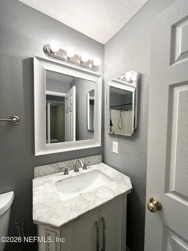 Building Photo - 7058 Snowy Canyon Dr