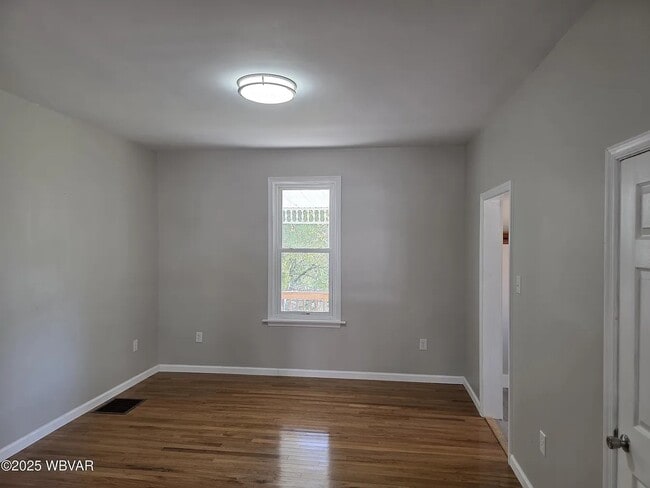 Building Photo - 77 E Houston Ave