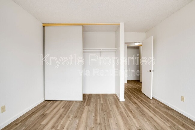 Building Photo - 12 Elna Dr
