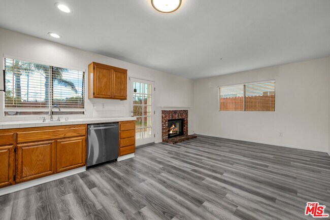Building Photo - 13505 Sutter Ct