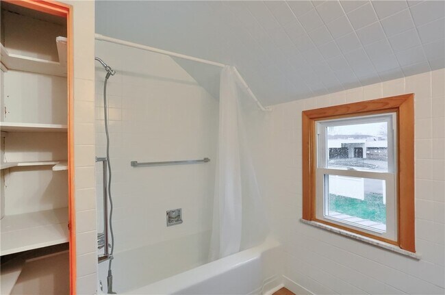 Building Photo - 740 Pershing St