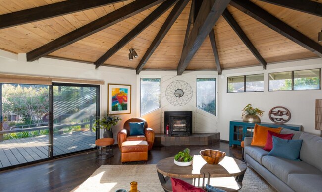 Building Photo - Upper Westside / Close to UCSC