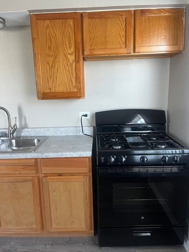 Building Photo - 7831 Roberts Rd