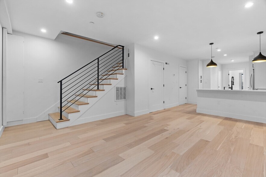 Building Photo - 143 Trenton St