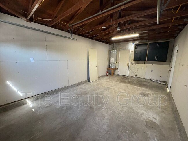 Building Photo - 4438 W Victor Ave