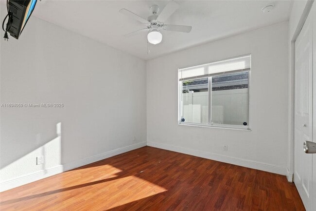 Building Photo - 6035 SW 40th Ct