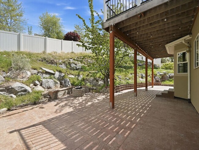Building Photo - 14757 Brewster Dr