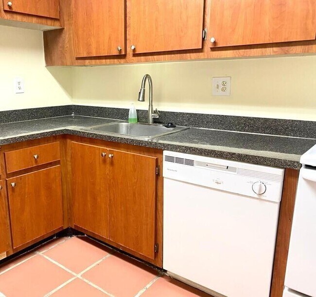 Building Photo - 7911 N Colony Cir