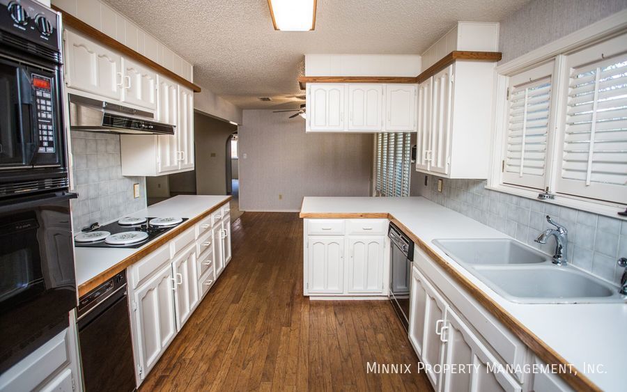 Building Photo - 7713 Lynnhaven Ave